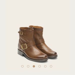 Frye Ankle Buckle Boots Tan/Camel Size 7.5 EUC